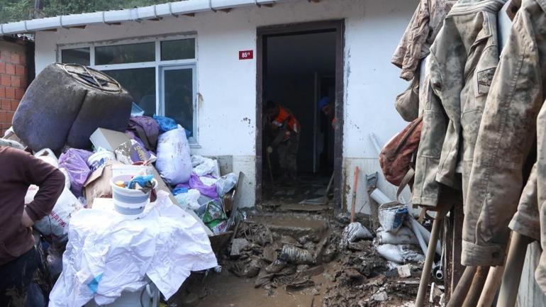 Ayazağada jandarma ekipleri sel sonrası temizlik çalışmalarına katıldı