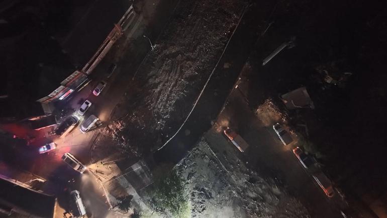 Ayazağada enkaz kaldırma çalışmaları sürüyor