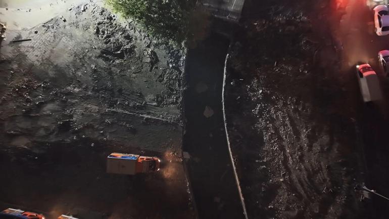 Ayazağada enkaz kaldırma çalışmaları sürüyor