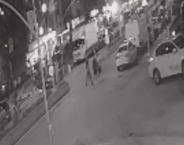 Esenlerde bıçaklı kavgada yaralanan 2 kişi hastaneye kaldırıldı