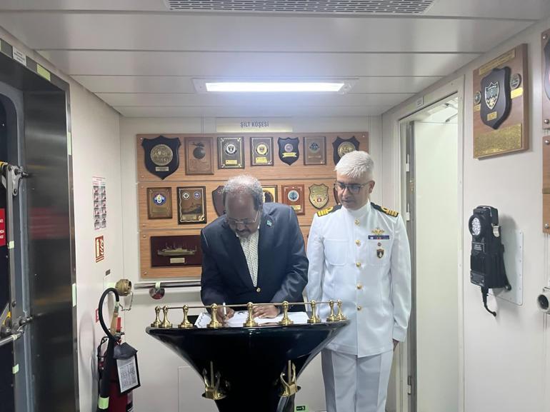Somali Cumhurbaşkanı Mahmud, Çağrı Bey sondaj gemisini ziyaret etti