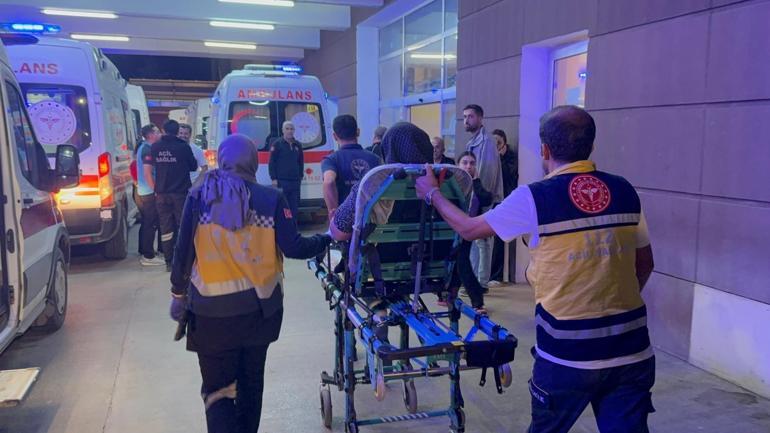 Adıyaman’da otomobil ile minibüs çarpıştı; 15 yaralı