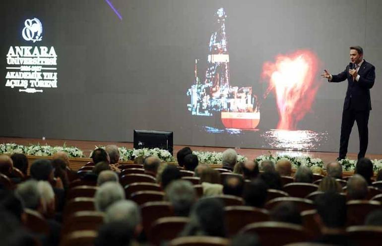 Bakan Bayraktar, Ankara Üniversitesi 2026-2027 akademik yılı açılış töreninde konuştu: Türkiyeyi enerjide gençlerle bağımsız kılacağız