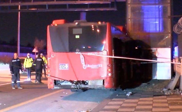 Ankarada EGO otobüsü üst geçide çarptı: 24 yaralı