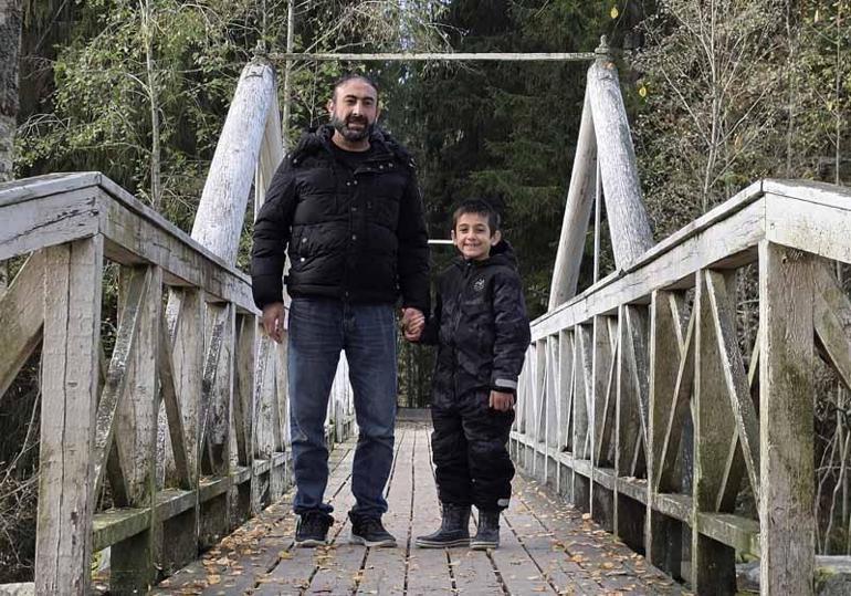 Gurbetçi baba, hayatını otizmli oğluna adadı