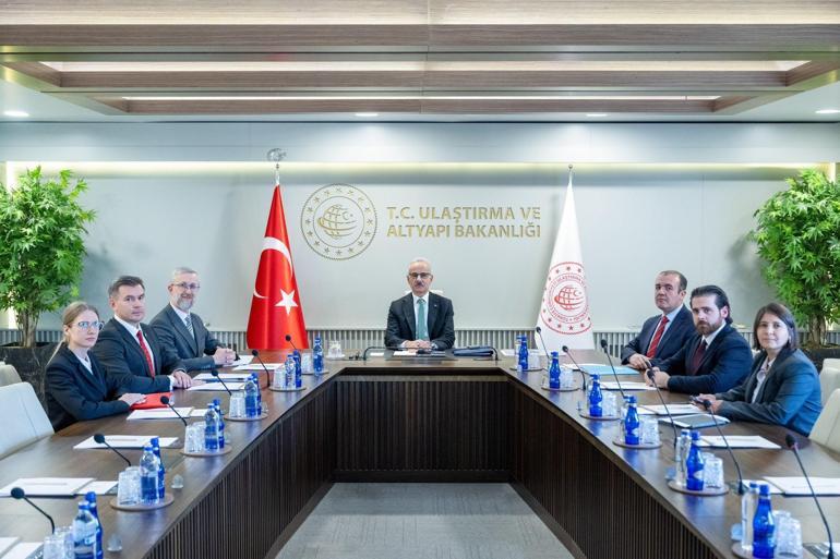 Bakan Uraloğlu, Ukraynanın Ankara Büyükelçisi Dzhelialov ile bir araya geldi