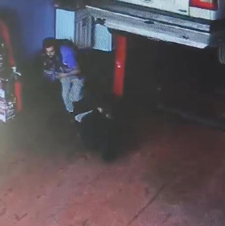 MESEM öğrencisini oto tamirhane işletmecisi tekme tokat darbetti; o anlar kamerada