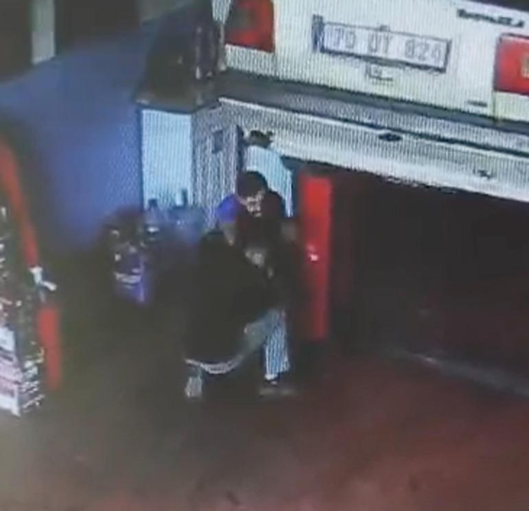 MESEM öğrencisini oto tamirhane işletmecisi tekme tokat darbetti; o anlar kamerada