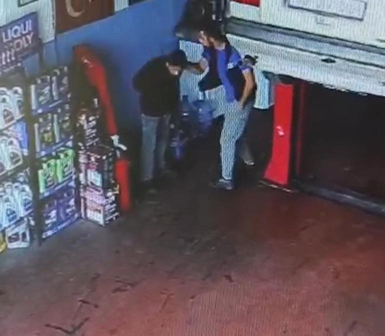 MESEM öğrencisini oto tamirhane işletmecisi tekme tokat darbetti; o anlar kamerada