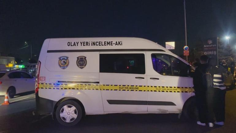 Küçükçekmecede otomobil ile çarpışan motosikletli öldü; kaza kamerada