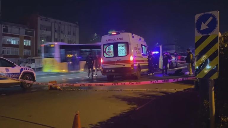 Küçükçekmecede otomobil ile çarpışan motosikletli öldü; kaza kamerada