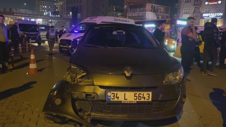 Küçükçekmecede otomobil ile çarpışan motosikletli öldü; kaza kamerada