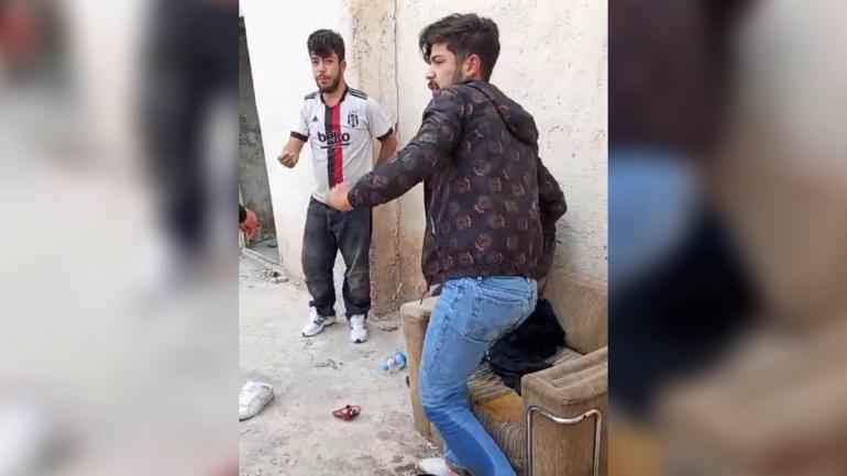 Şanlıurfa’da metruk evde 1 kişi, 4 kişiyi darbetti: O anlar kamerada