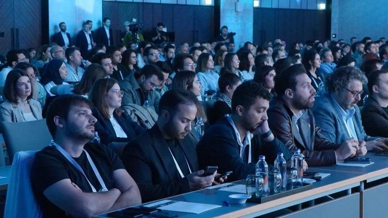 UiPath, yapay zeka ajanlarını ve çalışanları tek platformda buluşturdu