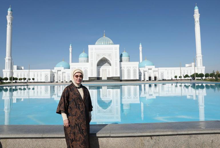 Emine Erdoğan, Özbekistanda İmam Buhari Türbesini ziyaret etti