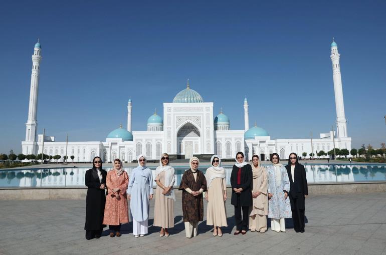 Emine Erdoğan, Özbekistanda İmam Buhari Türbesini ziyaret etti