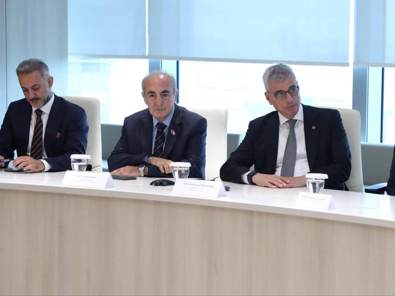 Bakan Memişoğlu, Singapur Ulusal Üniversite Hastanesini ziyaret etti