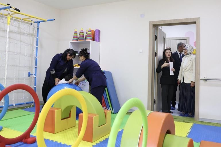 Bakan Göktaş, Özbekistan Aile ve Kadın Konseyi Başkan Yardımcısı Nurmatova ile görüştü