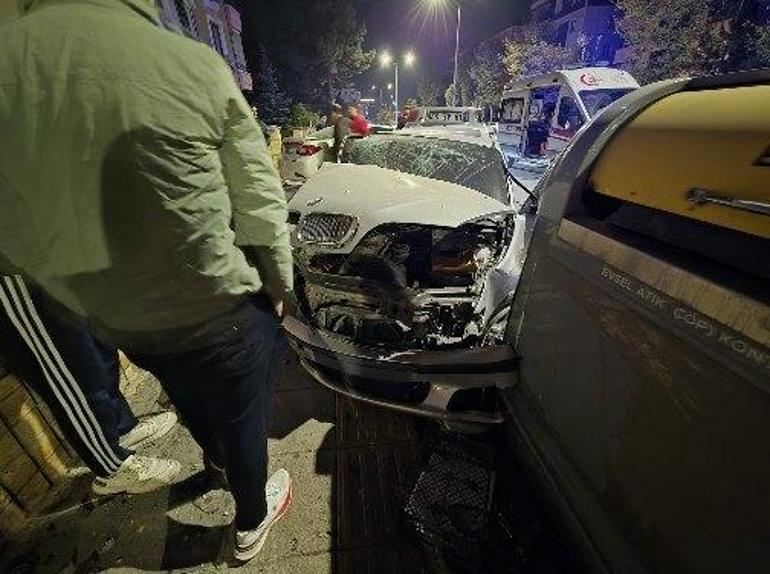 Çorumda iki otomobil çarpıştı: 4 yaralı