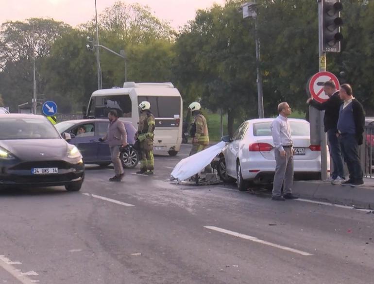 Eyüpsultan’da trafik ışıkları çalışmadı, 2 otomobil çarpıştı: 4 yaralı