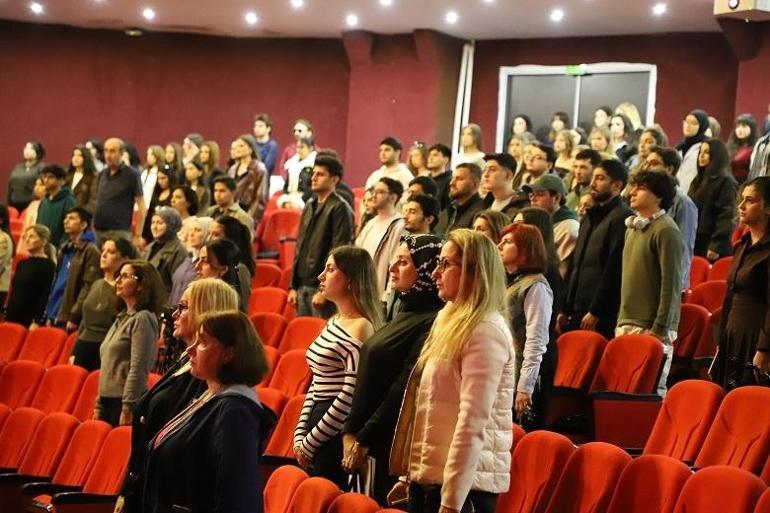 Arel Üniversitesi’nde ‘Dijital Tufan’ masaya yatırıldı: ‘Yapay zeka yamaklıktan yöneticiliğe geçebilir’