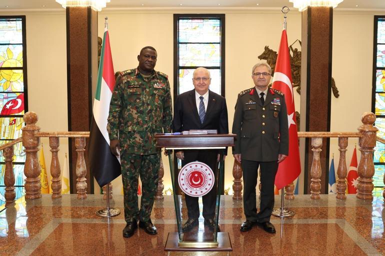 Bakan Güler, Sudan Kara Kuvvetleri Komutanını kabul etti