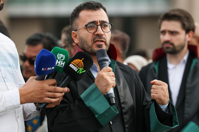 Sumud Filosu’na saldırı davası başladı; aktivistler ve avukatlar basın açıklaması yaptı