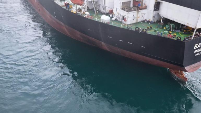 Sarıyer açıklarında karaya oturan ‘BANDA’ isimli tanker İstanbul Boğazından geçirildi
