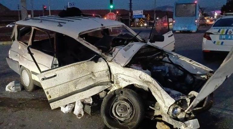 Çorumda ambulans ile otomobil çarpıştı: LPG tankı yola savruldu