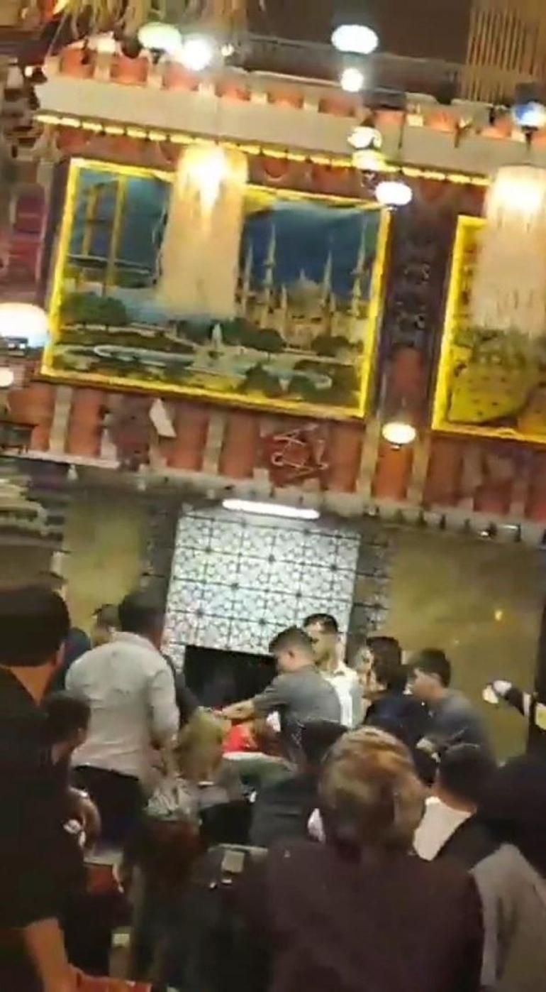 Sahnede rahatsızlanan Hakkı Bulut hastaneye kaldırıldı