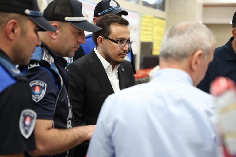 Markete girişte çantaya el koyma uygulamasına belediye tebligatıyla son verildi