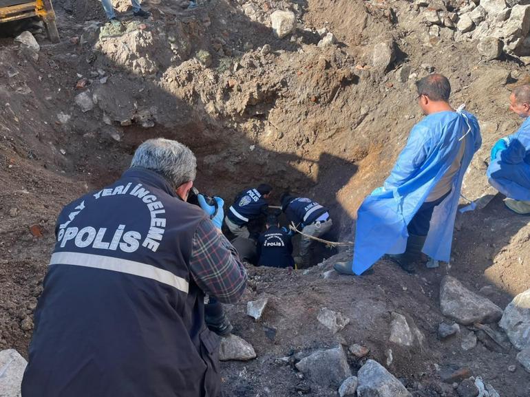 17 yıldır kayıp olan kadına ait, altında insan kemikleri bulunan ev kundaklanmış