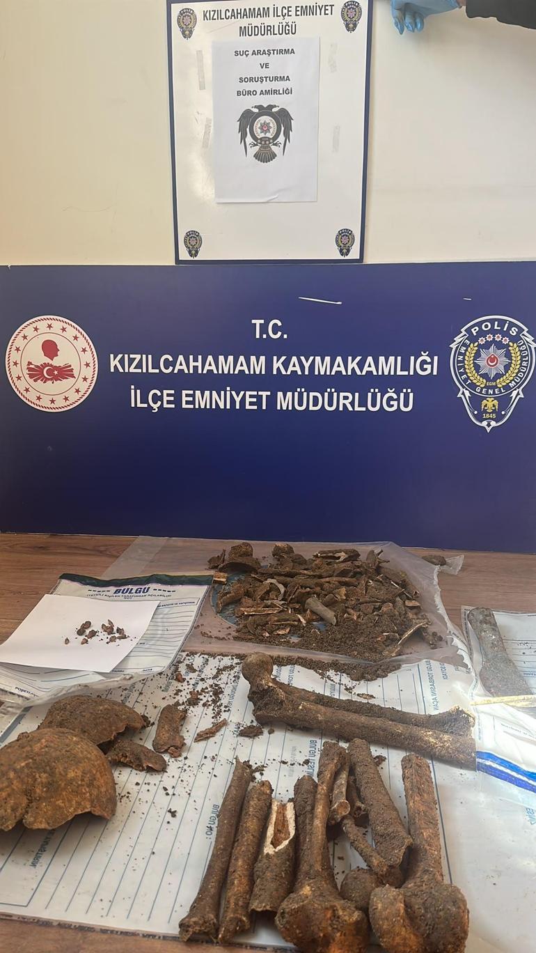 17 yıldır kayıp olan kadına ait, altında insan kemikleri bulunan ev kundaklanmış