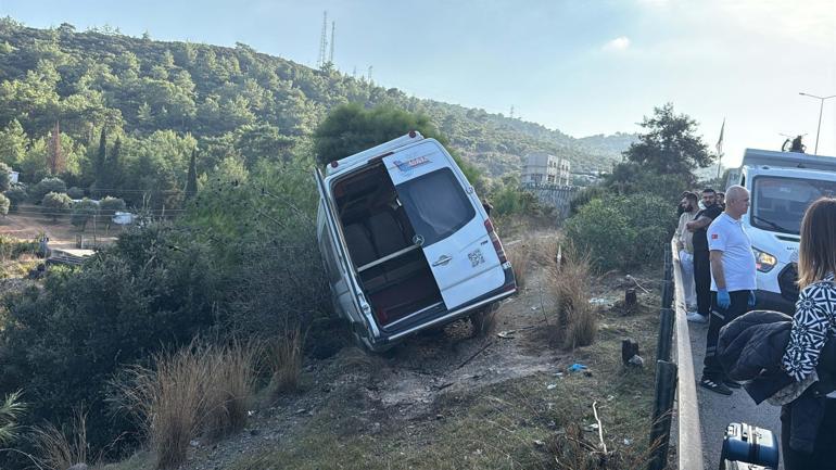 Sürücüsünün makas attığı otomobil, minibüsle çarpıştı; kaza kamerada