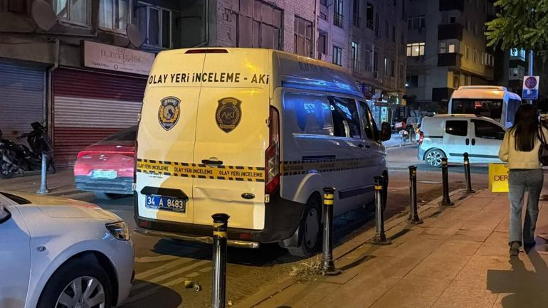 Zeytinburnu’nda iki grup arasında silahlı kavga; binalara ve iş yerine mermi isabet etti