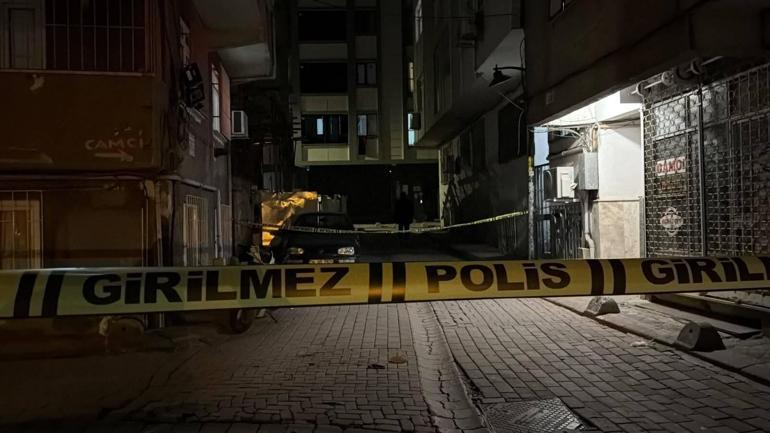 Zeytinburnu’nda iki grup arasında silahlı kavga; binalara ve iş yerine mermi isabet etti