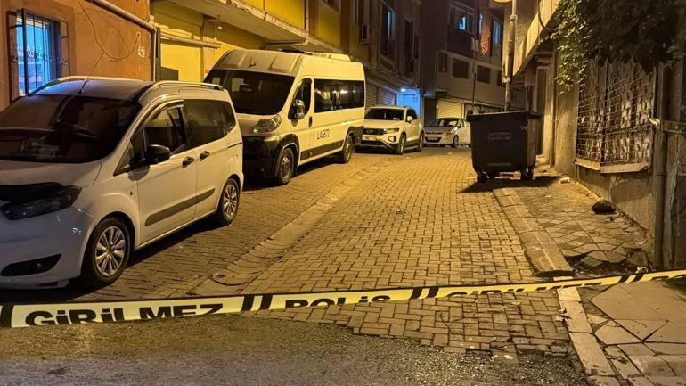 Zeytinburnu’nda iki grup arasında silahlı kavga; binalara ve iş yerine mermi isabet etti