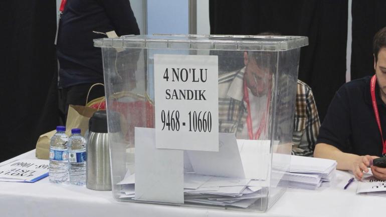 İstanbul Barosu başkanlık seçiminde oy kullanma işlemi sürüyor
