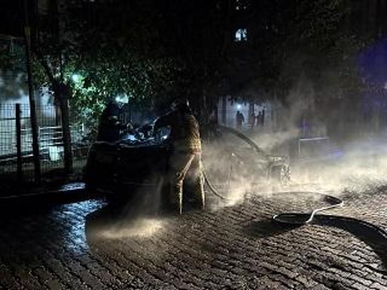 Edirne’de Bulgaristan plakalı otomobil alev alev yandı