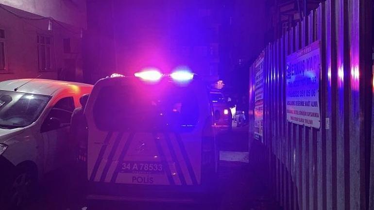 Esenler’de 5 katlı binanın çatısında çıkan yangın söndürüldü