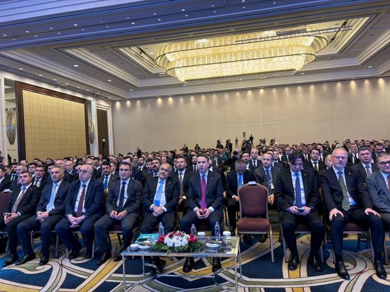 Bakan Bayraktar: Milli Enerji 2040 vizyonumuzu paylaşacağız