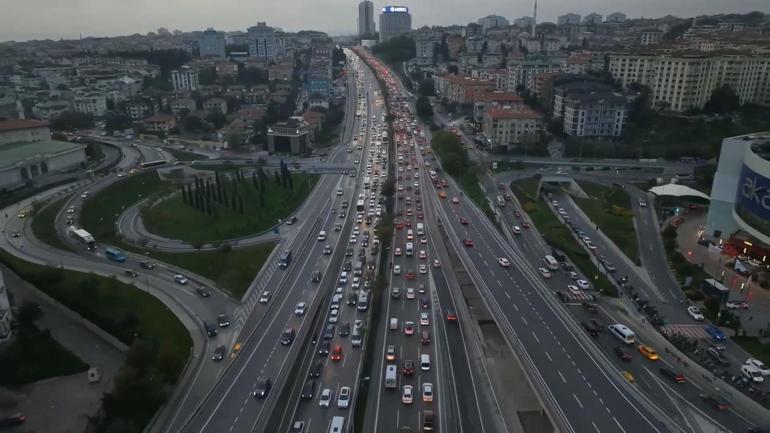 İstanbulda derbi öncesi trafik yoğunluğu yüzde 72ye ulaştı