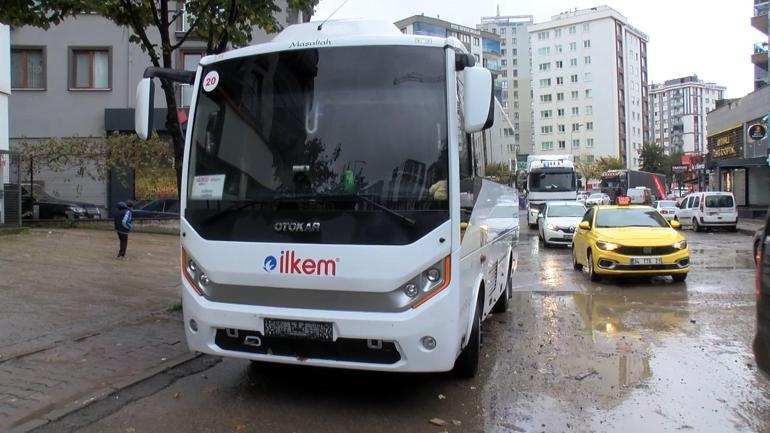 Tuzla’da caddeler göle döndü, araçlar yolda kaldı: Servis minibüslerinden 41 personel tahliye edildi