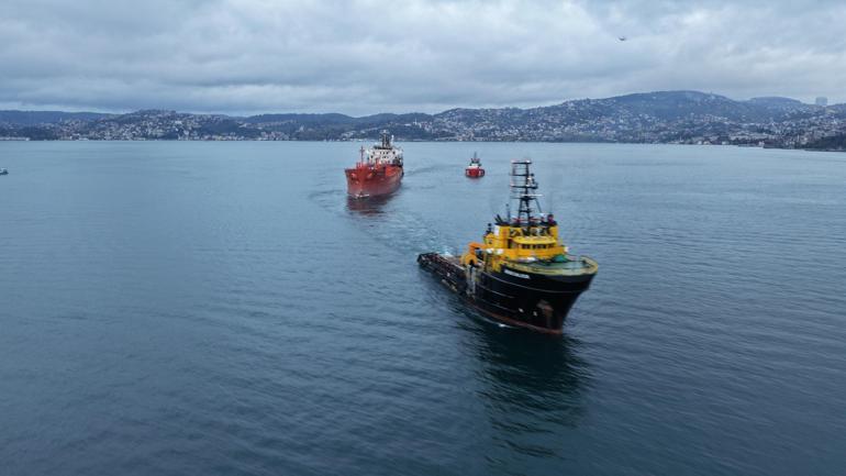İstanbul Boğazı M/T Golden Sapling isimli tankerin geçişi nedeniyle gemi trafiğine kapatıldı