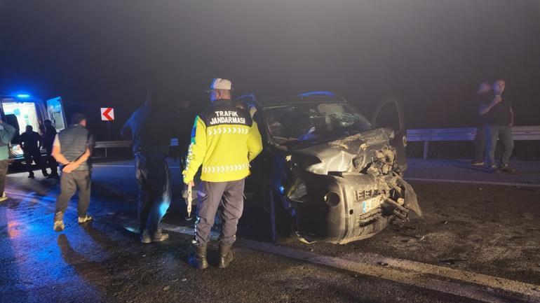 Otomobil ile hafif ticari araç kafa kafaya çarpıştı: 5 yaralı