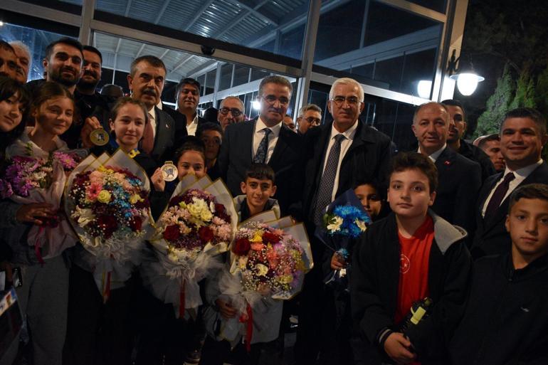 Milli Eğitim Bakanı Tekinden, Balkan şampiyonu sporculara karşılama