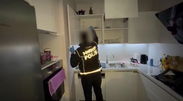 Uluslararası seviyede uyuşturucu ve örgüt kurma suçlarından aranan şüpheli İstanbulda yakalandı