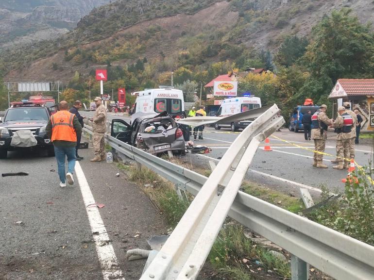 Otomobil bariyere çarptı; 1 ölü, 4 yaralı