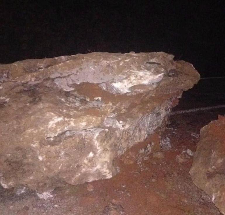 Aydın’da otomobil sel sularına kapıldı: Sürücü ve yolcu kurtarıldı