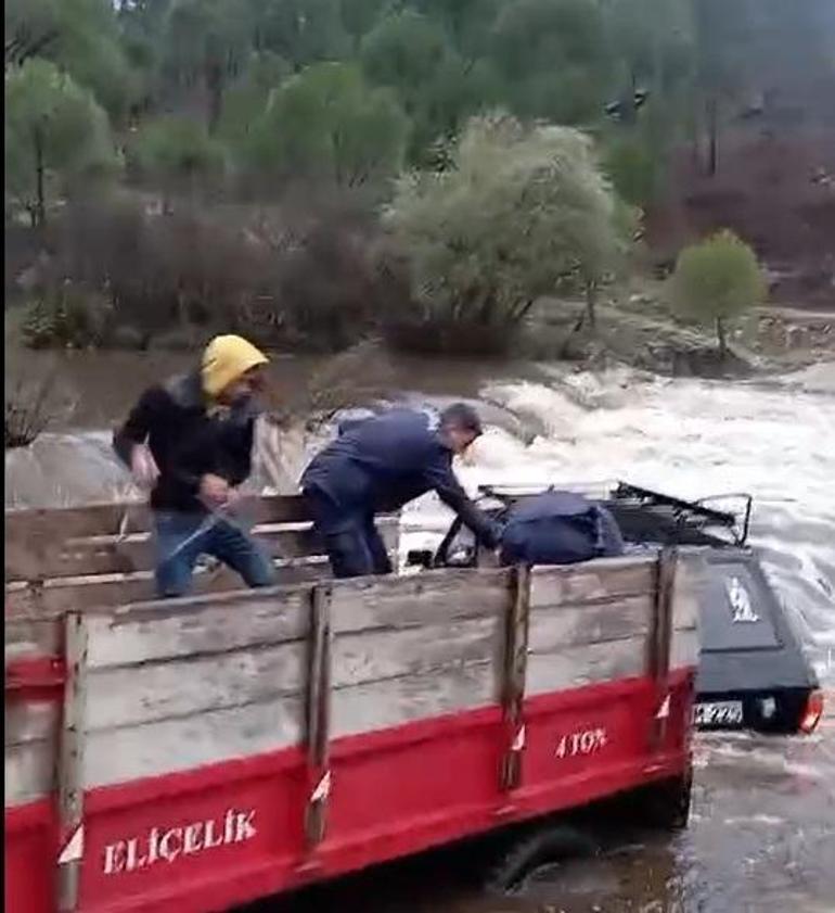 Adanada dağdan kopan kayalar, kara yoluna yuvarlandı